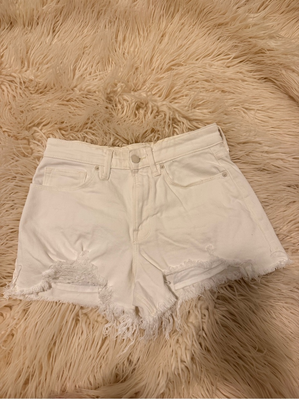 Good American Distressed White Denim 90s Shorts 0/25